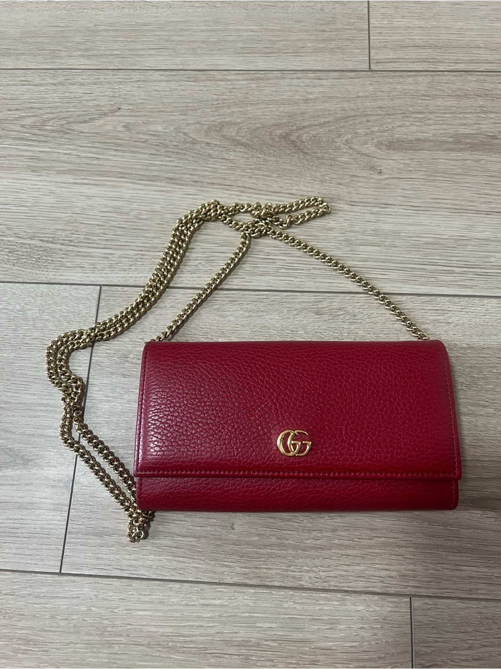 Gucci Red Pebbled Leather Crossbody Wallet with Gold Chain